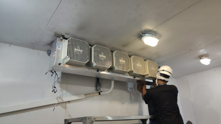 Instalação de evaporadores em câmara fria